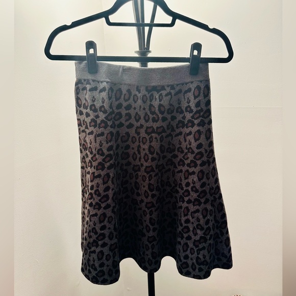 Ann Taylor Grey and Brown Leopard Print Sweater Skirt, Size XS - Picture 4 of 7